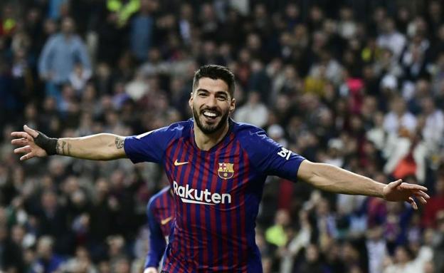 Luis Suárez celebra uno de los tres goles con los que el Barça apeó al Real Madrid de la Copa. 