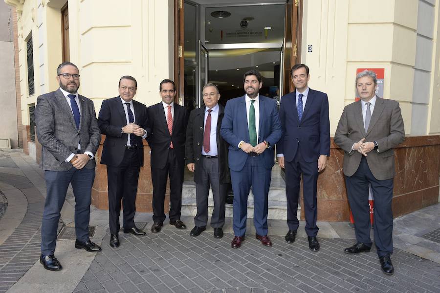 López Miras afirma en el evento organizado por 'La Verdad' que si el PP gana las elecciones «El AVE llegará este año a Murcia»