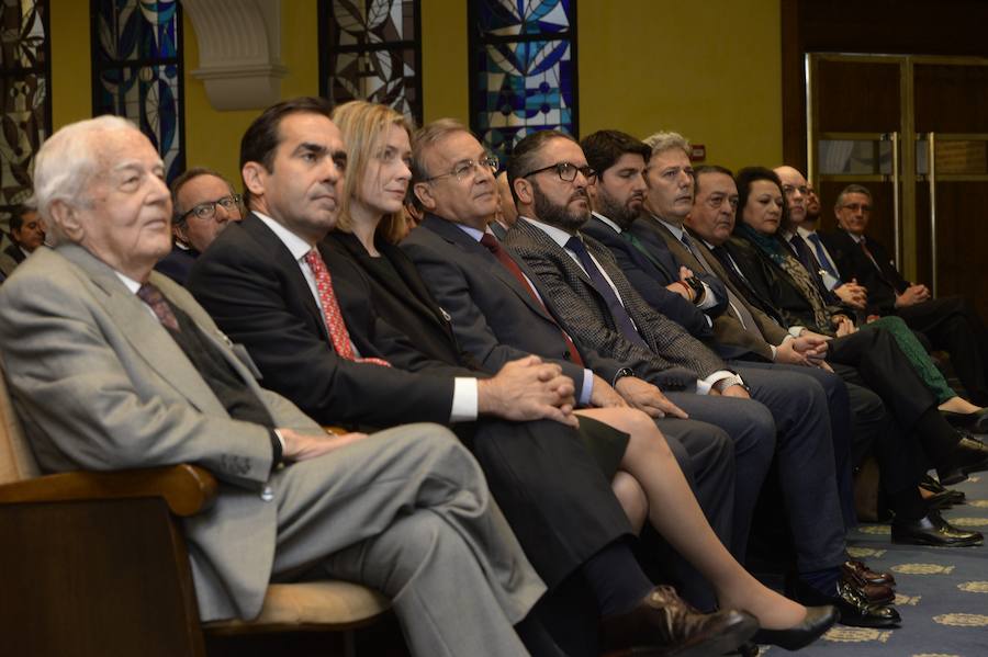 López Miras afirma en el evento organizado por 'La Verdad' que si el PP gana las elecciones «El AVE llegará este año a Murcia»