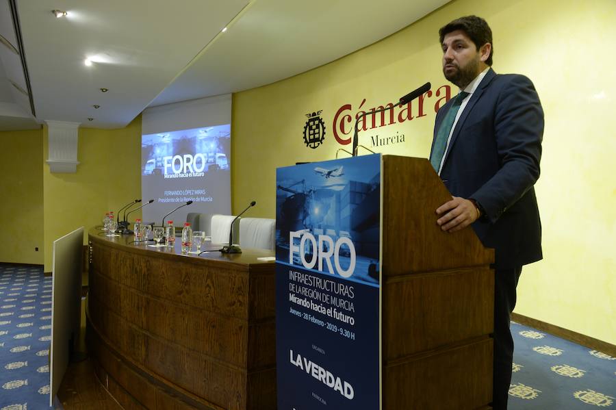 López Miras afirma en el evento organizado por 'La Verdad' que si el PP gana las elecciones «El AVE llegará este año a Murcia»