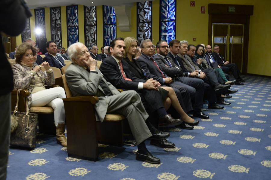 López Miras afirma en el evento organizado por 'La Verdad' que si el PP gana las elecciones «El AVE llegará este año a Murcia»