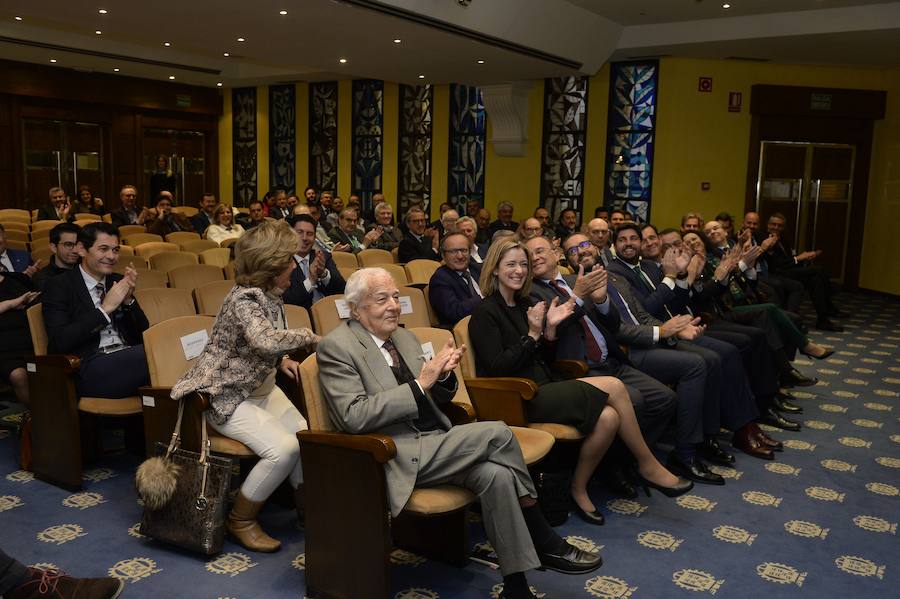 López Miras afirma en el evento organizado por 'La Verdad' que si el PP gana las elecciones «El AVE llegará este año a Murcia»