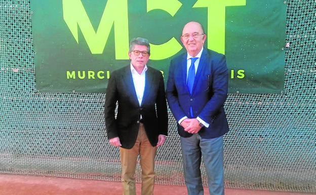 Antonio Saura y Miguel Díaz, ayer, en el Murcia Club de Tenis. 