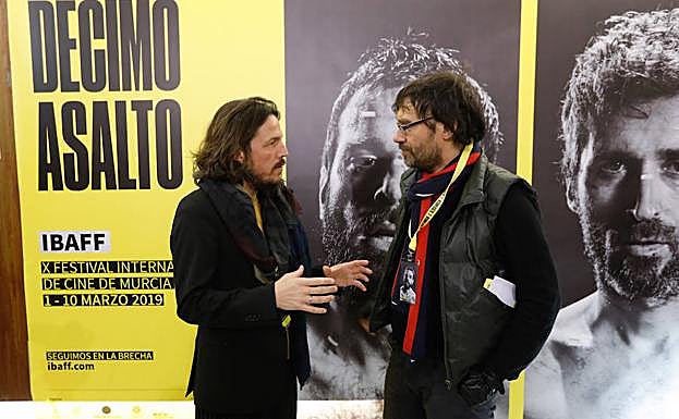 Elias León Siminiani, a la derecha, en la inauguración del festival.