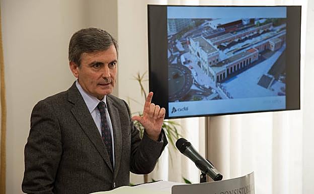 Pedro Saura habla sobre el proyecto de remodelación de la estación.