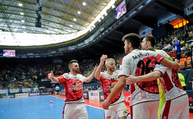 Los jugadores de ElPozo celebrando un gol, durante el partido disputado este sábado ante el Inter.