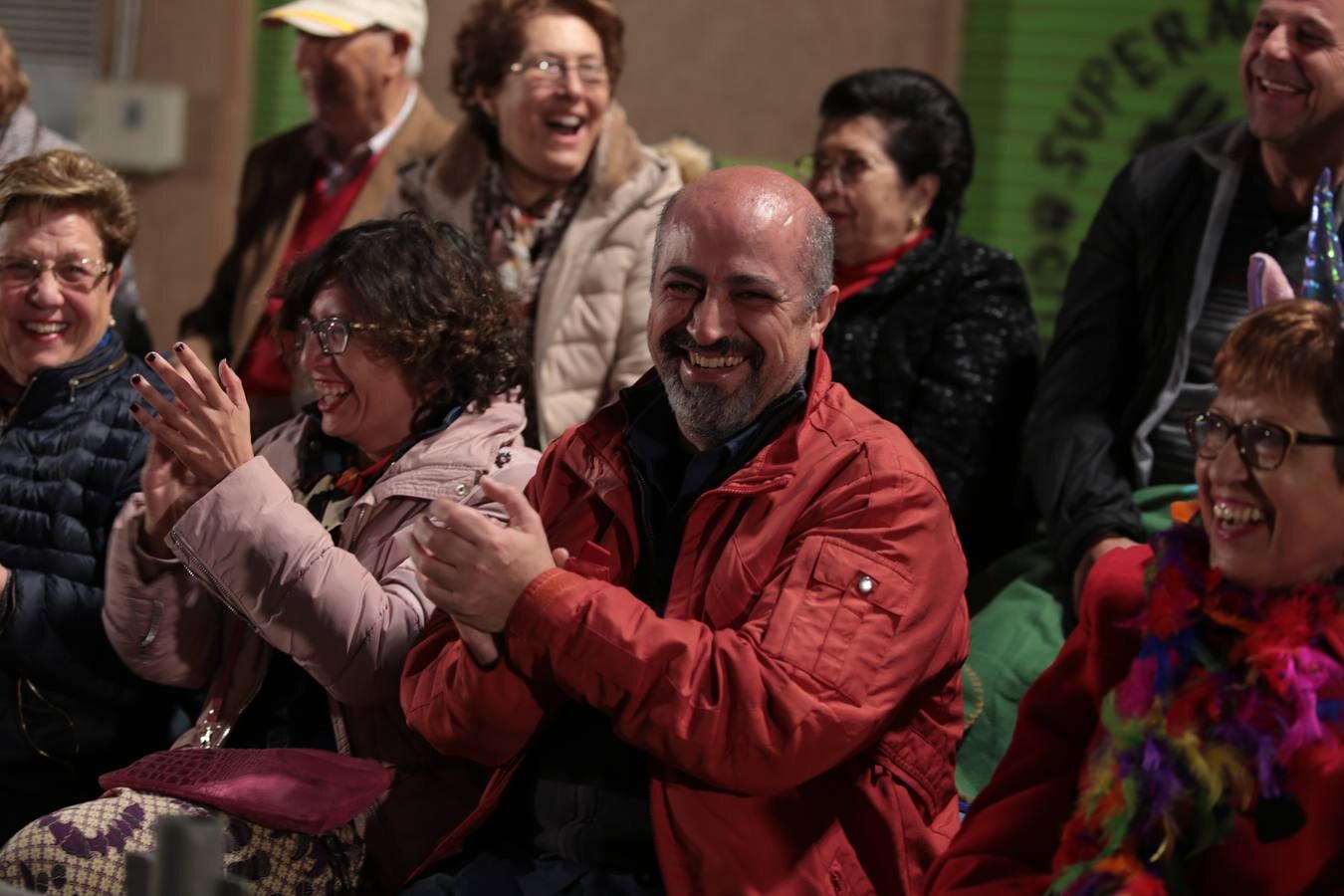 Más de 3.000 carnavaleros llevan el color, la fiesta y la diversión a las calles en el primer gran desfile