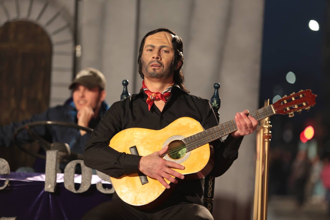 Más de 3.000 carnavaleros llevan el color, la fiesta y la diversión a las calles en el primer gran desfile