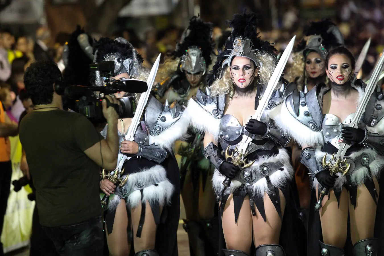 Más de mil personas participan en el primer gran desfile de la pedanía murciana