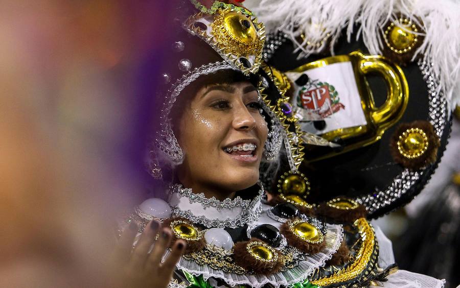 El desfile del Carnaval en Sao Paulo, Brasil, es uno de los eventos más importantes del país