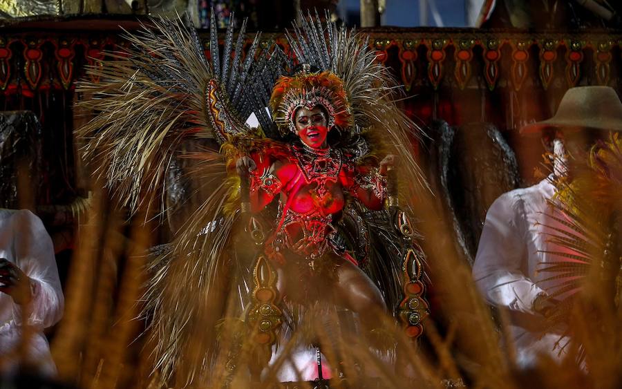 El desfile del Carnaval en Sao Paulo, Brasil, es uno de los eventos más importantes del país