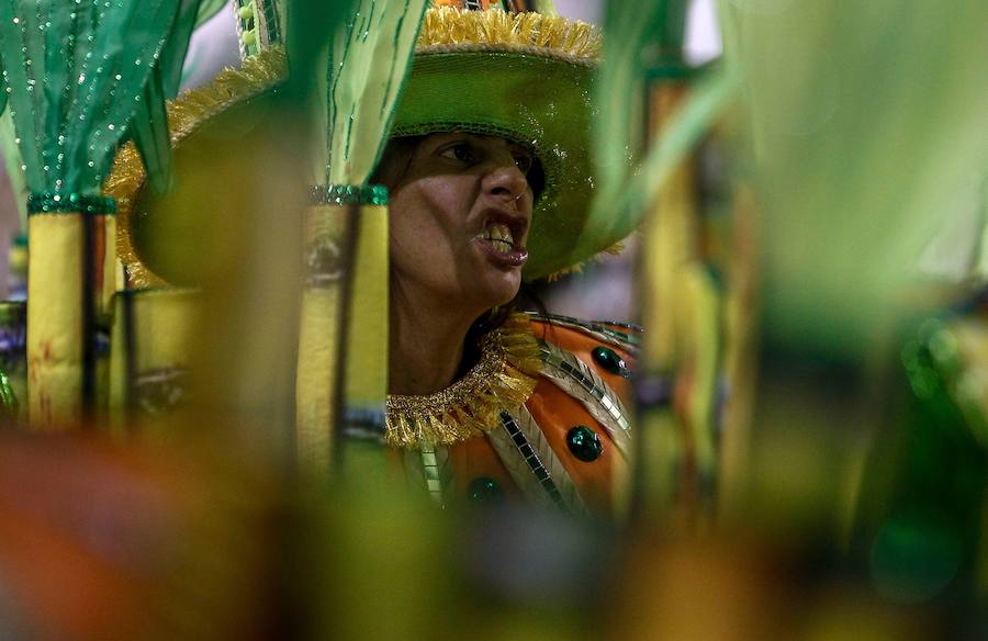 El desfile del Carnaval en Sao Paulo, Brasil, es uno de los eventos más importantes del país