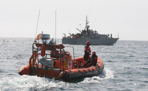 Simulacro de rescate en la Bahía de Las Delicias junto a la unidad marítima de la Armada.