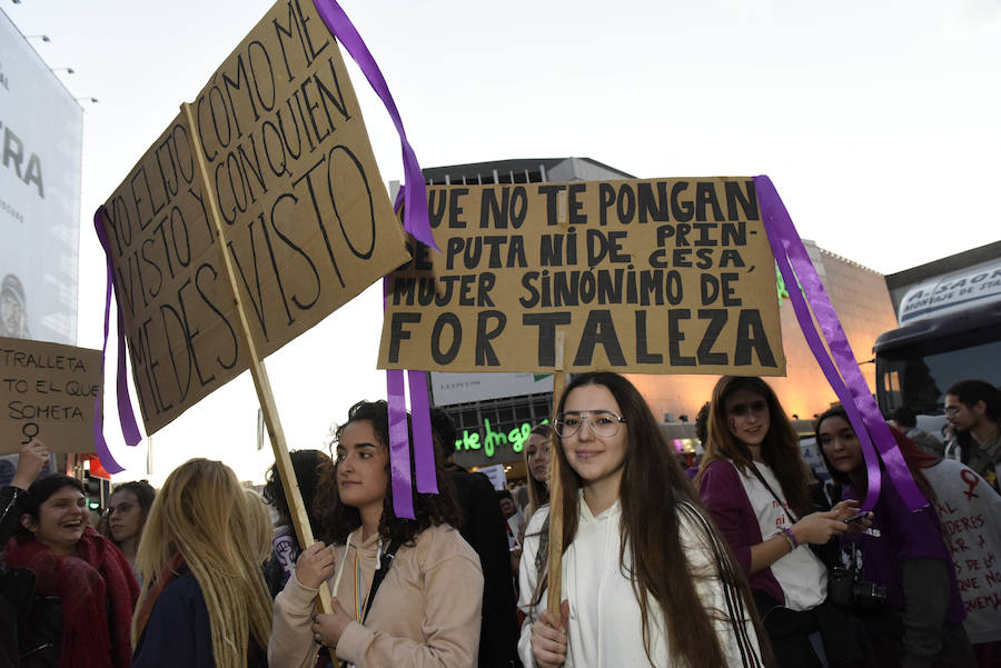La gran marcha por en el Día Internacional de la Mujer arranca en el centro de Murcia con el recuerdo de la jornada histórica vivida hace ahora un año