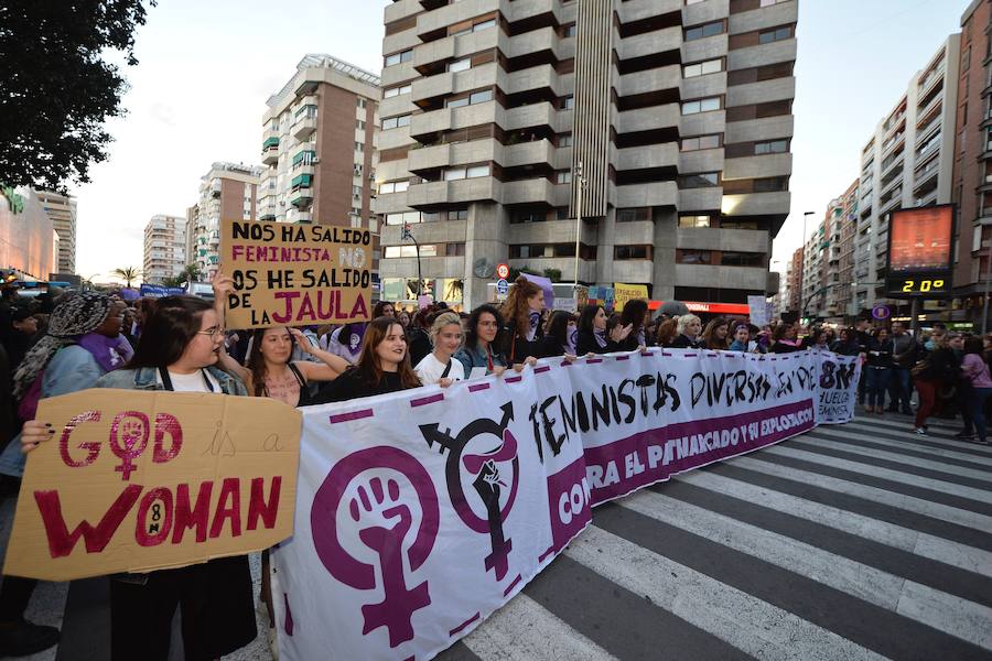 La gran marcha por en el Día Internacional de la Mujer arranca en el centro de Murcia con el recuerdo de la jornada histórica vivida hace ahora un año