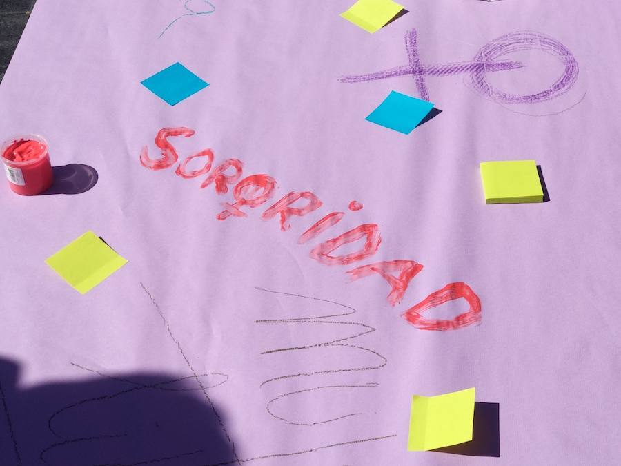 Fotos: Cientos de personas se concentran en Murcia para calentar el 8M