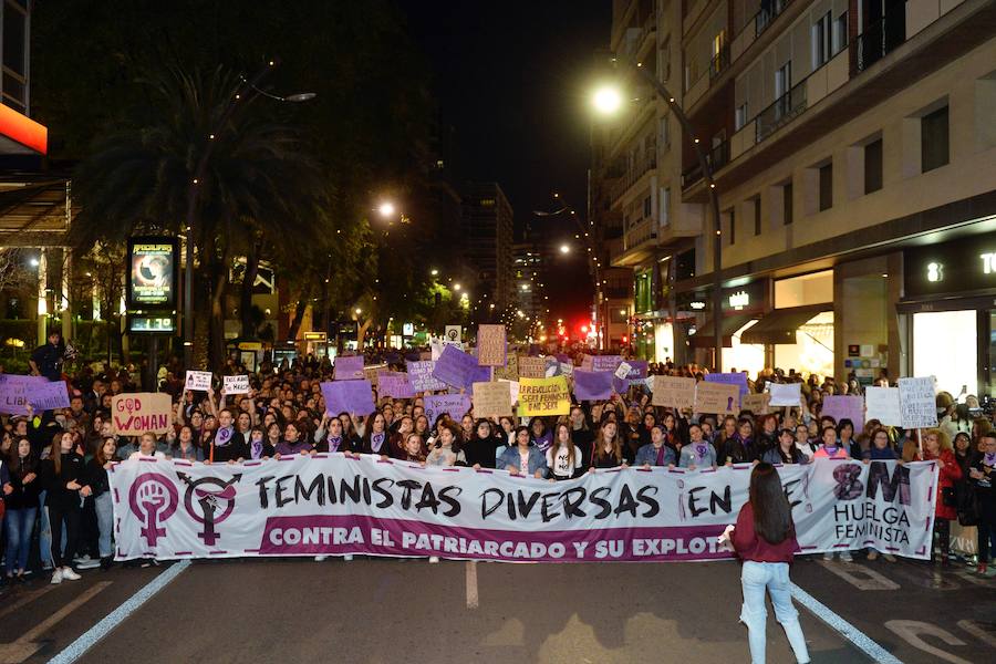 La gran marcha por en el Día Internacional de la Mujer arranca en el centro de Murcia con el recuerdo de la jornada histórica vivida hace ahora un año