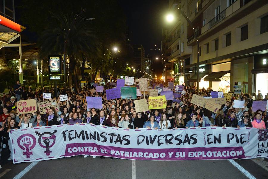 La gran marcha por en el Día Internacional de la Mujer arranca en el centro de Murcia con el recuerdo de la jornada histórica vivida hace ahora un año