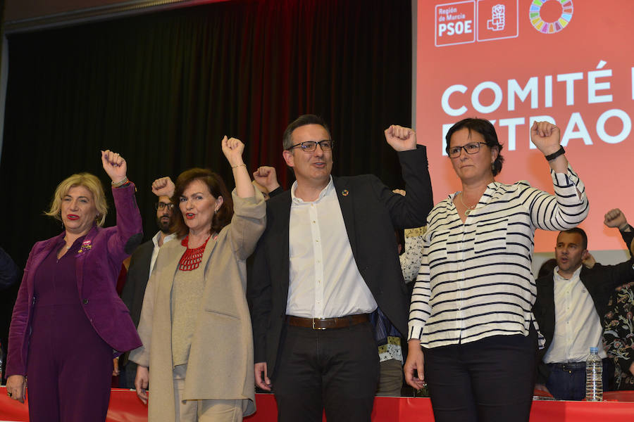 La vicepresidenta del Gobierno y secretaria de Igualdad del PSOE, Carmen Calvo, ha remarcado que el gobierno socialista «ha convertido en 9 meses la política en respuesta»