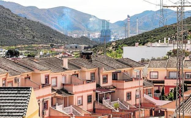 Vista del valle industrial de Escombreras, desde Alumbres, el jueves por la mañana. 