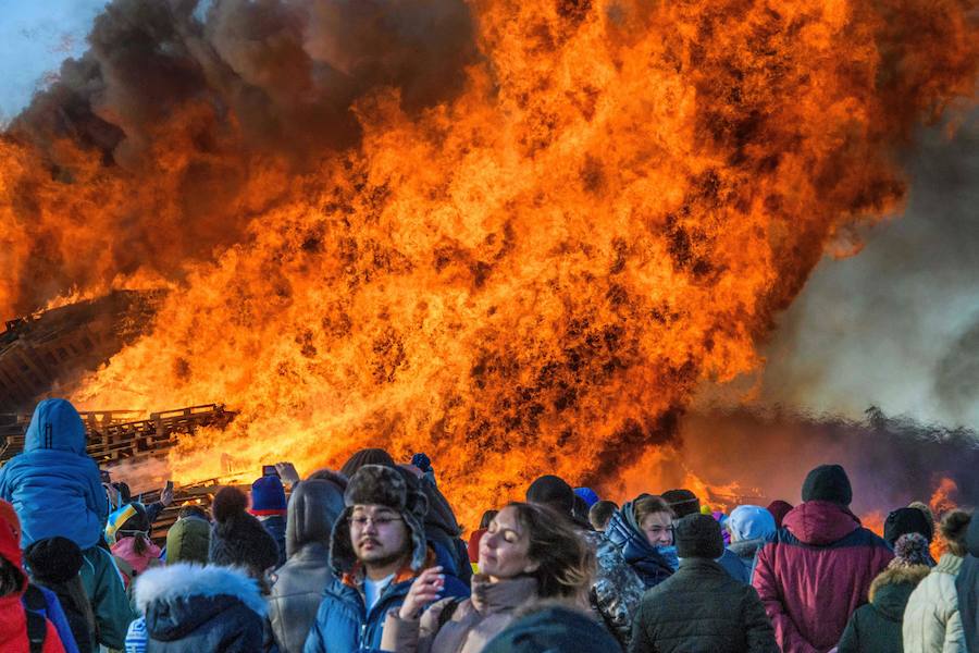 Shrovetide o Maslenitsa es una antigua ceremonia de despedida al invierno, tradicionalmente celebrada en Bielorrusia, Rusia y Ucrania e implica la quema de una gran efigie