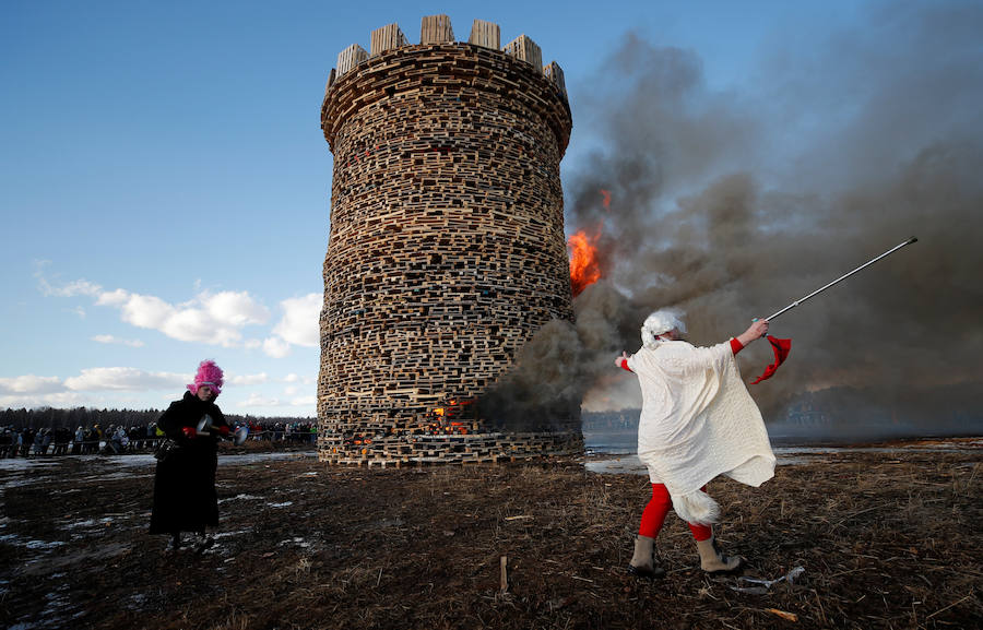 Shrovetide o Maslenitsa es una antigua ceremonia de despedida al invierno, tradicionalmente celebrada en Bielorrusia, Rusia y Ucrania e implica la quema de una gran efigie