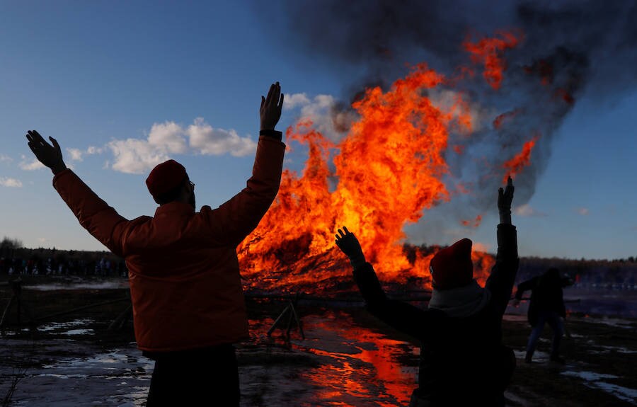 Shrovetide o Maslenitsa es una antigua ceremonia de despedida al invierno, tradicionalmente celebrada en Bielorrusia, Rusia y Ucrania e implica la quema de una gran efigie