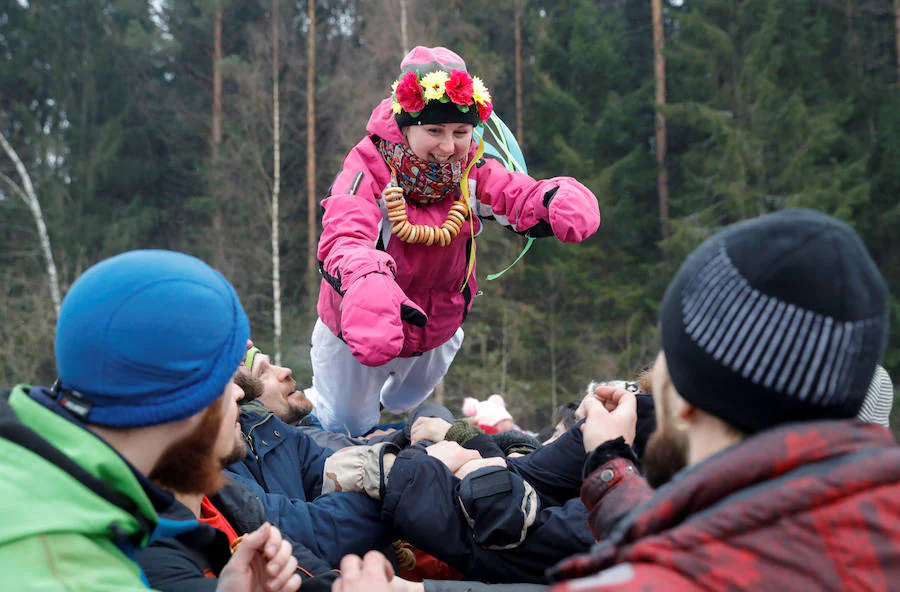 Shrovetide o Maslenitsa es una antigua ceremonia de despedida al invierno, tradicionalmente celebrada en Bielorrusia, Rusia y Ucrania e implica la quema de una gran efigie