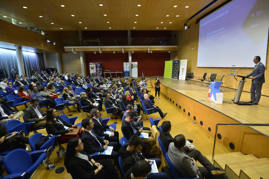 La empresa Nido Robotics se alza con el premio Emprendedores XXI en la Región. Además de un cheque de 5.000 euros, el galardón les brinda la oportunidad de pasar una temporada en Silicon Valley o la universidad de Cambridge