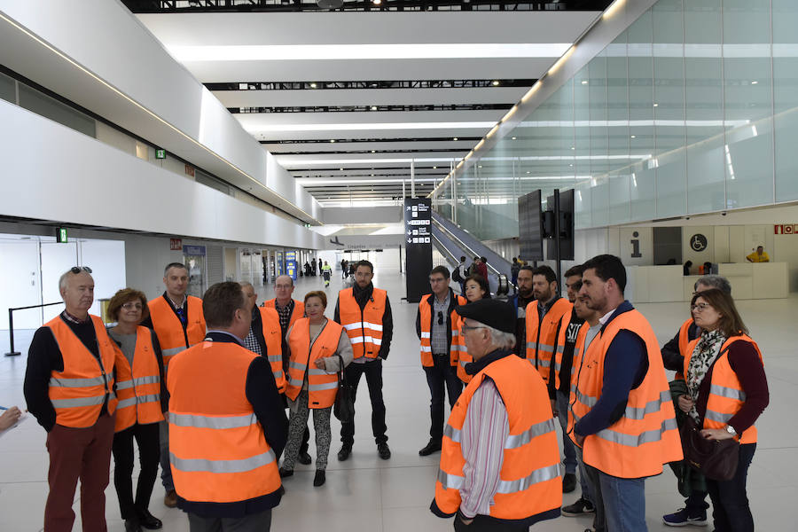 Fotos: Visita de los ganadores del concurso de &#039;La Verdad&#039; al aeropuerto internacional de la Región de Murcia