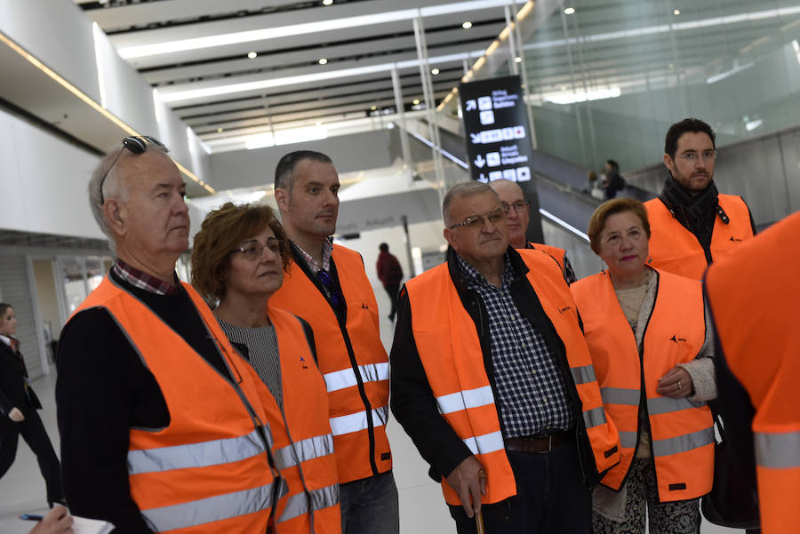Fotos: Visita de los ganadores del concurso de &#039;La Verdad&#039; al aeropuerto internacional de la Región de Murcia
