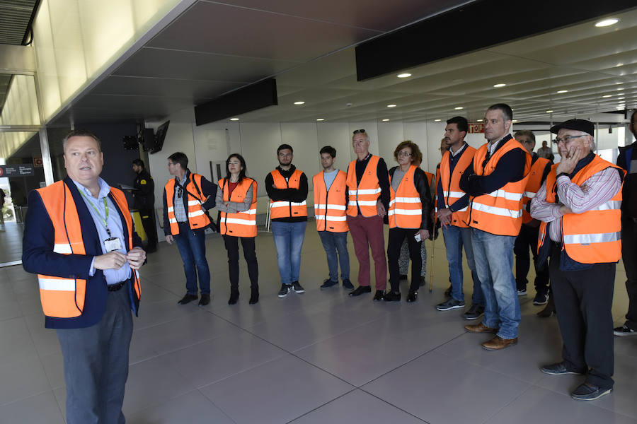 Fotos: Visita de los ganadores del concurso de &#039;La Verdad&#039; al aeropuerto internacional de la Región de Murcia