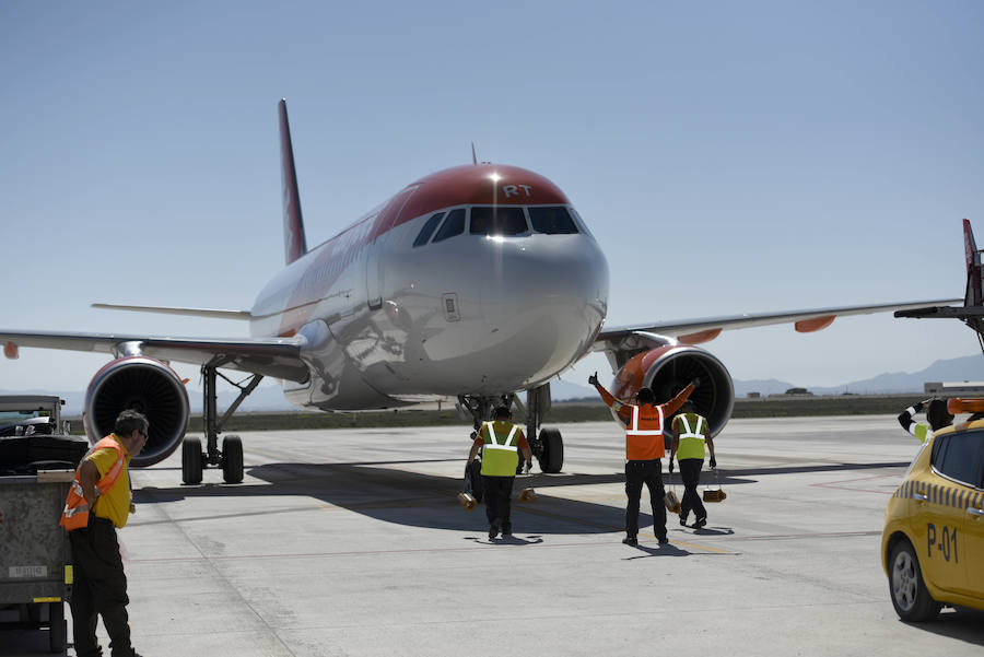 Fotos: Visita de los ganadores del concurso de &#039;La Verdad&#039; al aeropuerto internacional de la Región de Murcia