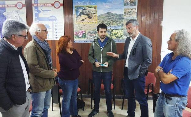 Pilar Marcos, candidata a la alcaldía de Cartagena, Javier Sánchez, candidato de Unidas Podemos al Congreso, y Óscar Urralburu, secretario general de Podemos en la Región, se reúnen en Cartagena con miembros de Anse, la Fundación Sierra Minera y la Federación de Asociaciones de Vecinos de Cartagena y Comarca. 