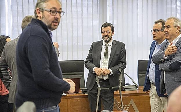 Reunión de la comisión especial de Financiación de la Asamblea Regional, donde intervino César Cantalapiedra, en el centro.