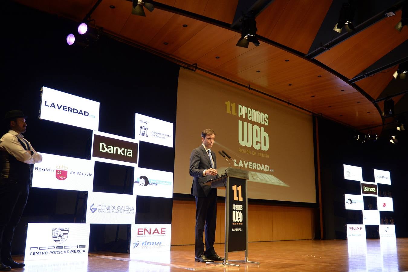 Los Premios Web de laverdad.es cerraron este jueves por la noche su XI edición en un acto en el Auditorio Víctor Villegas de Murcia conducido por el actor y humorista Alex O'Dogherty