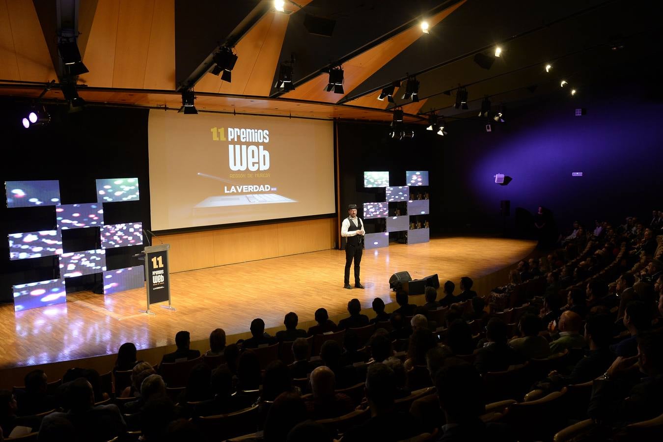 Los Premios Web de laverdad.es cerraron este jueves por la noche su XI edición en un acto en el Auditorio Víctor Villegas de Murcia conducido por el actor y humorista Alex O'Dogherty