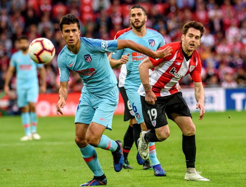 Rodrigo e Ibai Gómez, disputando un balón.