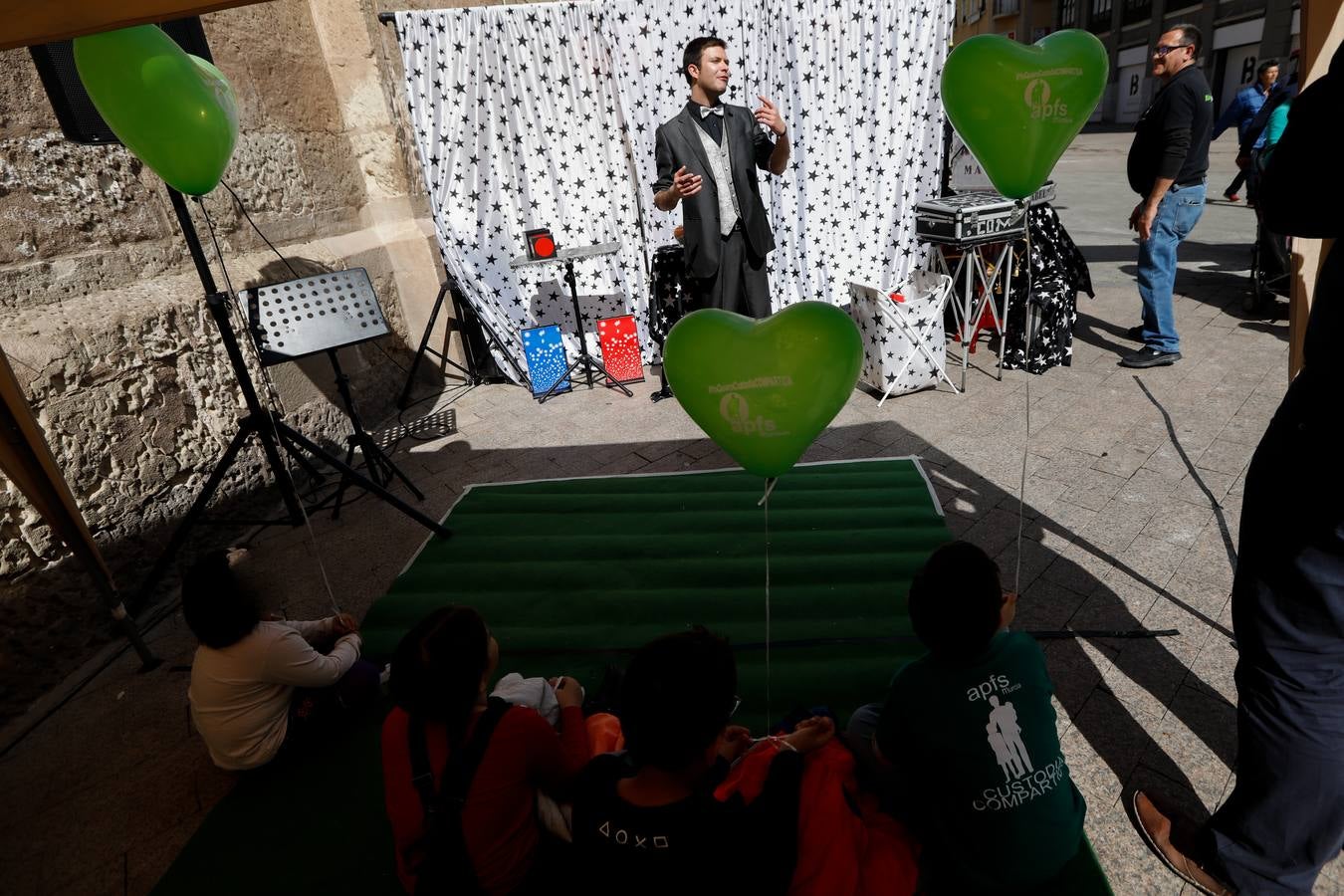 La Asociación de Padres de Familia Separados (Apfs) organizó una jornada festiva y reivindicativa en la plaza de Santo Domingo de 