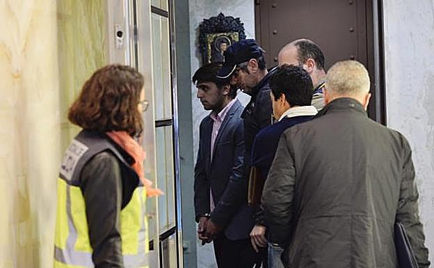 Julián L., hijo de los responsables del centro, arrestado. 