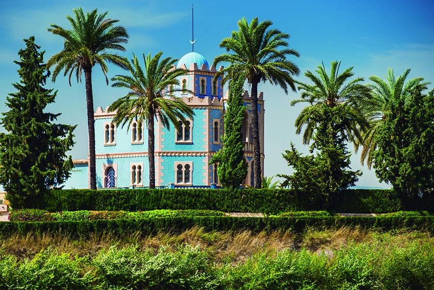 José Luis Montero, Paco Nadal y Joaquín Zamora retratan los mejores paisajes, monumentos y fiestas en el libro 'Sin prisas', editado por el Instituto de Turismo