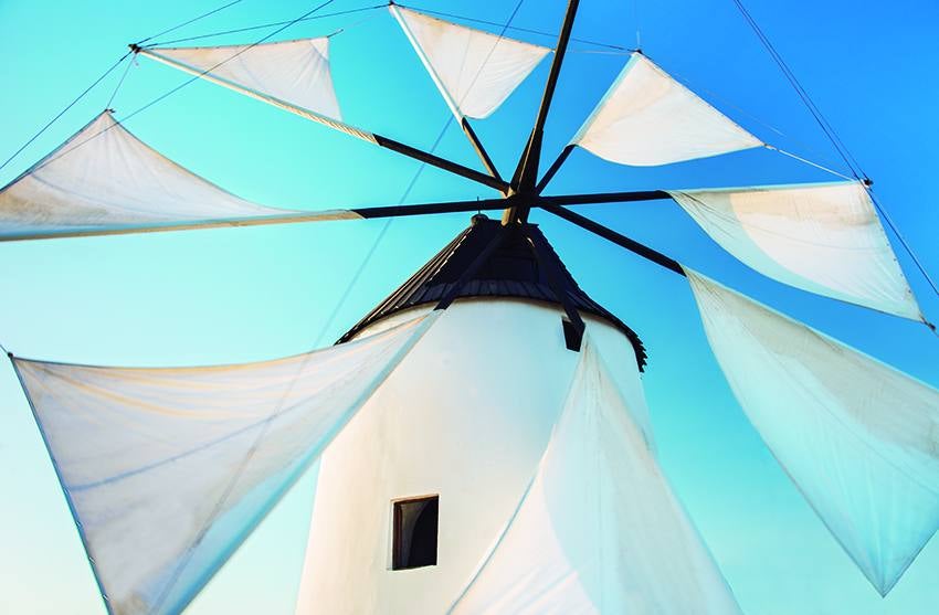 José Luis Montero, Paco Nadal y Joaquín Zamora retratan los mejores paisajes, monumentos y fiestas en el libro 'Sin prisas', editado por el Instituto de Turismo