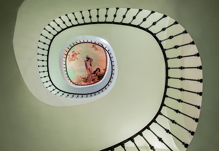 José Luis Montero, Paco Nadal y Joaquín Zamora retratan los mejores paisajes, monumentos y fiestas en el libro 'Sin prisas', editado por el Instituto de Turismo