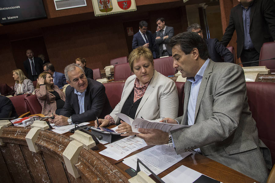 Los taxistas temen un desembarco de empresas de vehículos con conductor en Semana Santa y Fiestas de Primavera