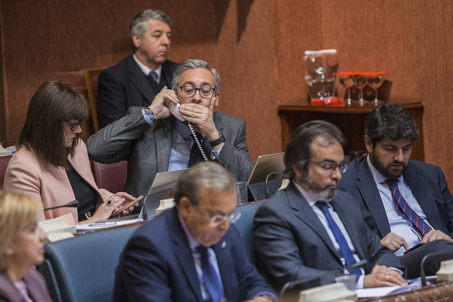 Los taxistas temen un desembarco de empresas de vehículos con conductor en Semana Santa y Fiestas de Primavera