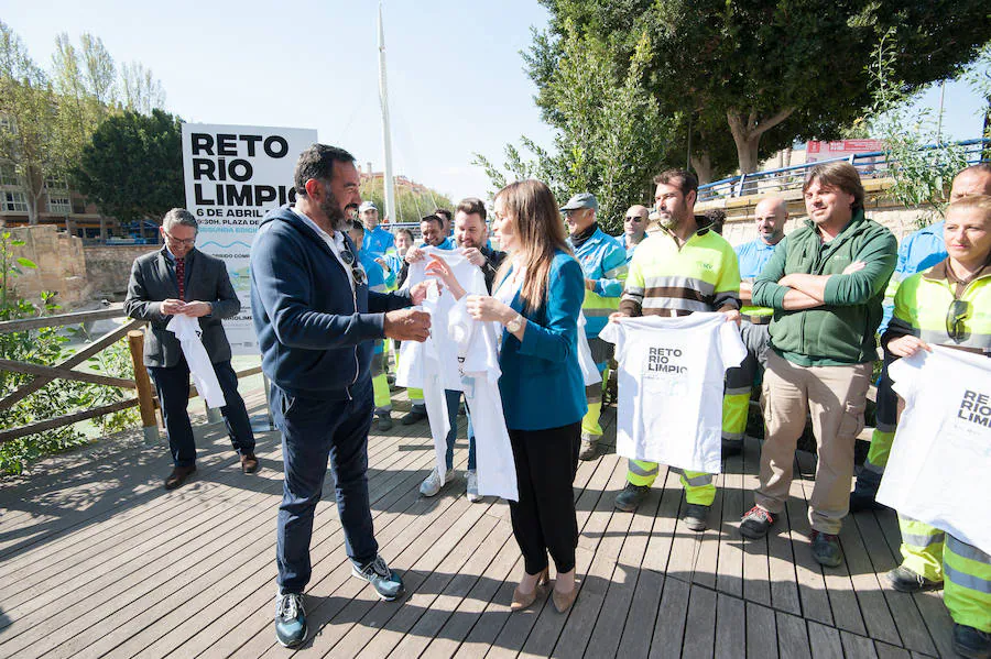 La actividad, que consiste en recoger residuos del río Segura y en concienciar sobre la importancia de mantener el entorno limpio, tendrá lugar a partir de las 9:30 horas en la Plaza de la Cruz Roja de Murcia