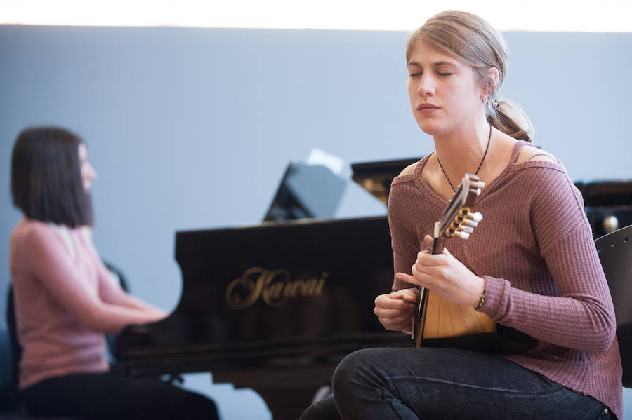 La consejera de Educación entrega 80 placas de reconocimiento a los participantes y 40 trofeos a los centros de excelencia inscritos en el programa desde hace cuatro años