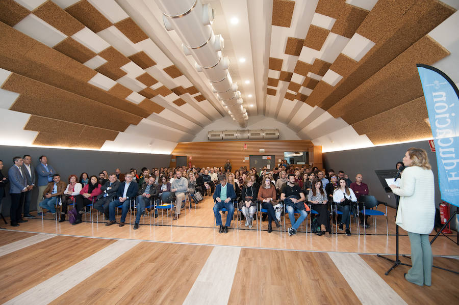 La consejera de Educación entrega 80 placas de reconocimiento a los participantes y 40 trofeos a los centros de excelencia inscritos en el programa desde hace cuatro años