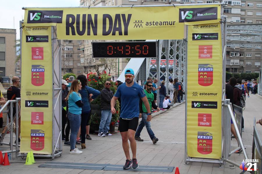 Francisco Pastor gana la prueba con un tiempo de 33:35 minutos en los 10 kilómetros, imponiéndose en féminas Saray Paredes con una marca de 42:15