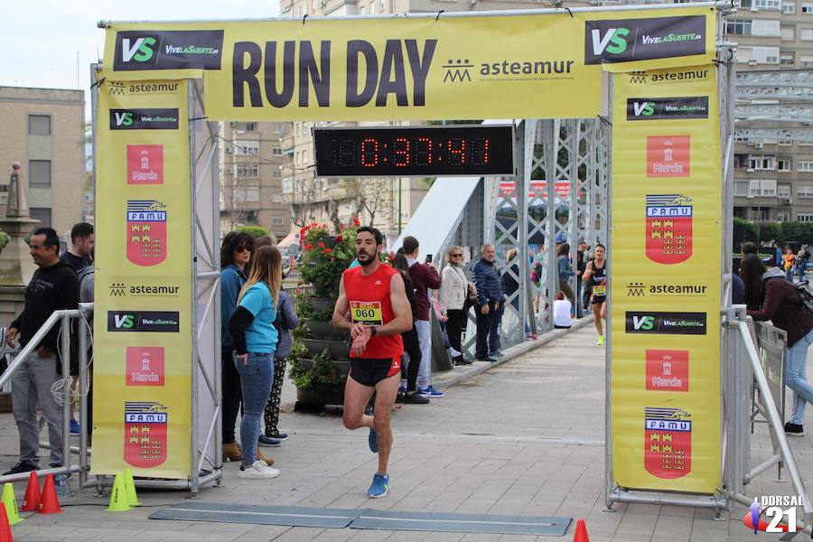 Francisco Pastor gana la prueba con un tiempo de 33:35 minutos en los 10 kilómetros, imponiéndose en féminas Saray Paredes con una marca de 42:15